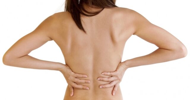 Характерен симптом на гръдната остеохондроза е болката в гърба