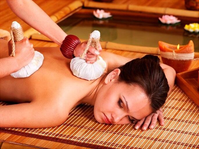 Провеждане на сесия за леден масаж